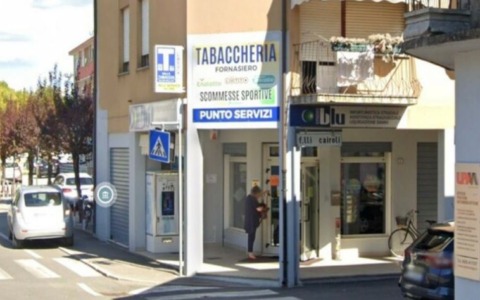 “Credevo fosse uno scherzo invece gli 85 milioni li hanno vinti proprio nella mia tabaccheria”