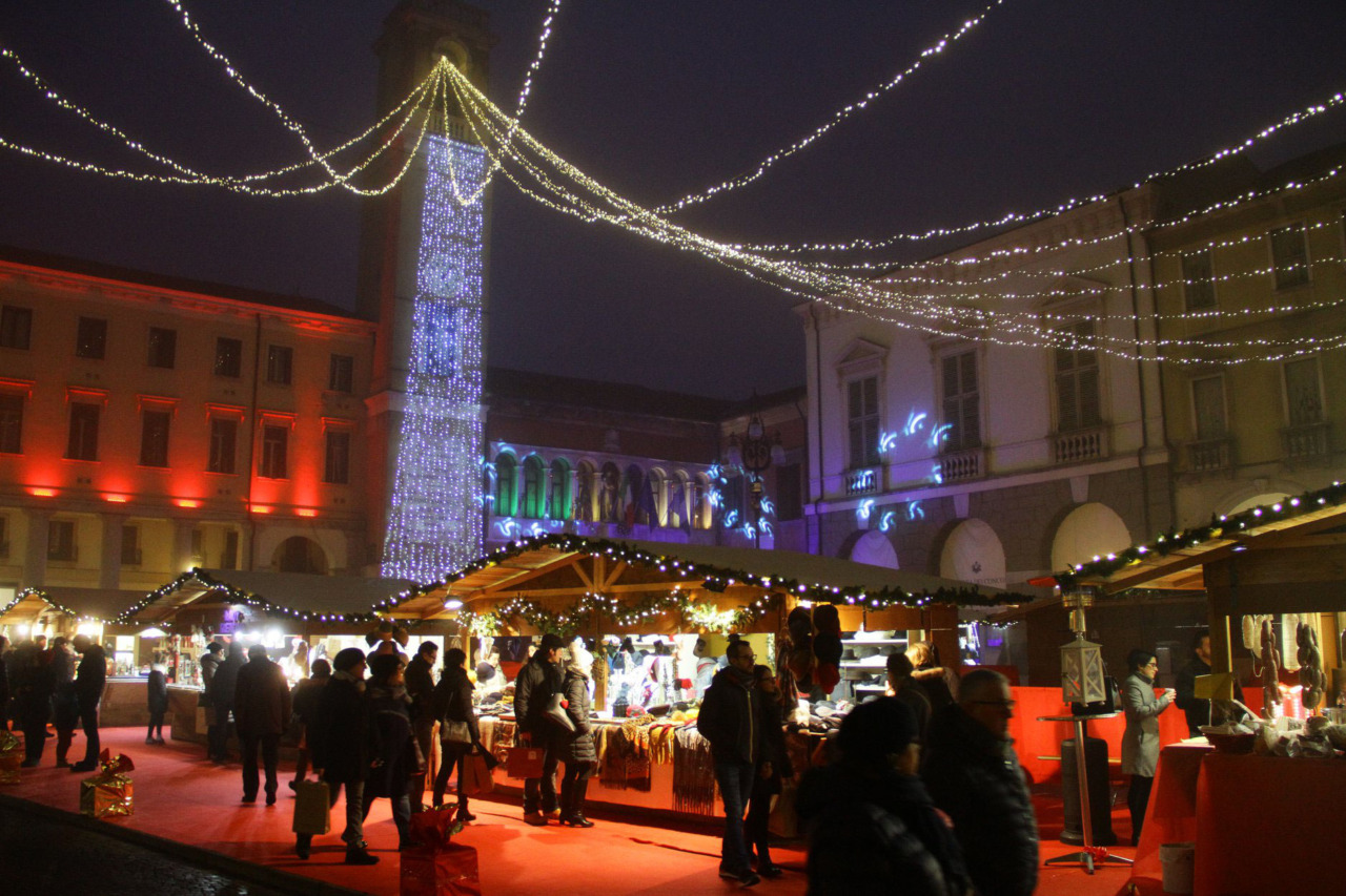 Vandali danneggiano le luminarie natalizie a Rovigo