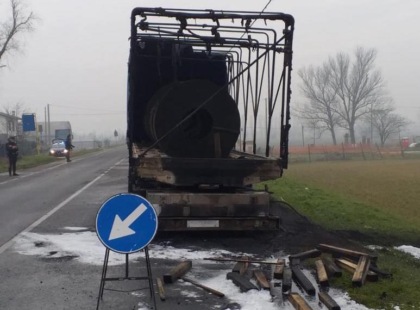 SR 6 “Eridania Occidentale” a senso unico alternato per un rimorchio in fiamme