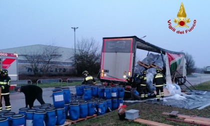 Rischio sversamento di agenti chimici, un camion soccorso a Rovigo