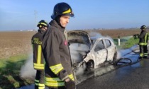 Auto a fuoco sulla Transpolesana, i tre passeggeri riescono a sfuggire alle fiamme