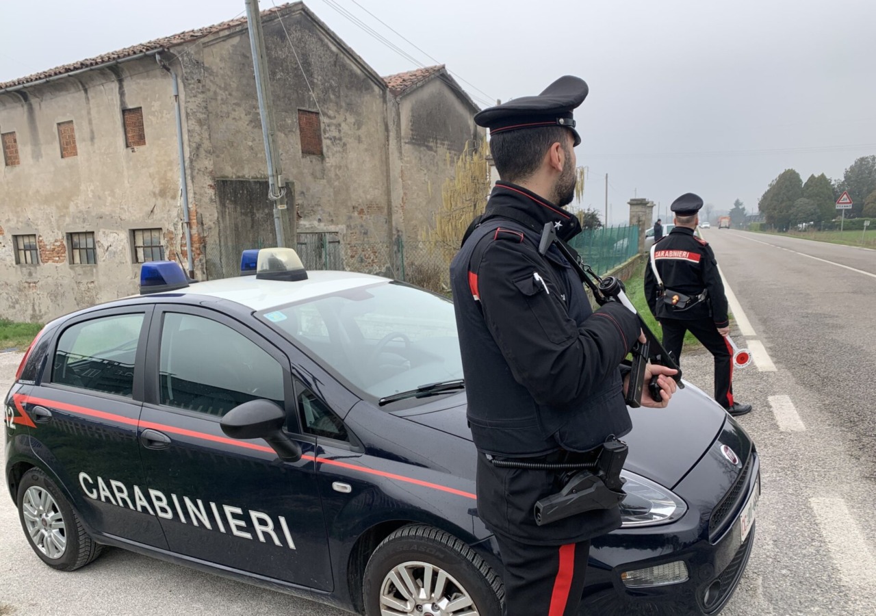 Importuna la ex nonostante il divieto, arrestato