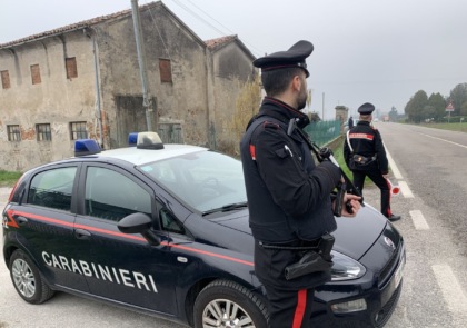 Importuna la ex nonostante il divieto, arrestato