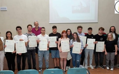 Consegnato il diploma alla memoria di Mattia Panarella, ha perso la vita in un incidente a 17 anni