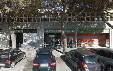 Tentano di rubare superalcolici al supermercato, fermati un 23enne e una 26enne