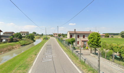 Incendio in piena notte in una villetta: sei persone intossicate, tra cui due bambini
