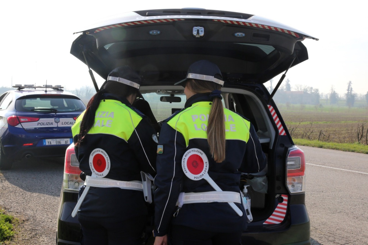 Controlli straordinari della velocità, attivi velobox e autovelox portatili