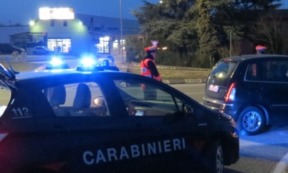 Viola il divieto di dimora in Veneto e finisce in carcere, poi ottiene i domiciliari ma tenta di evadere