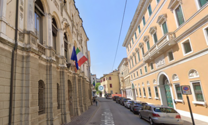 Protesta in Prefettura contro il presidio di Forza Nuova: "Basta spazi pubblici ai fascisti”