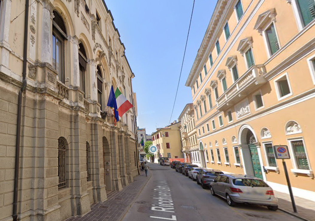 Protesta in Prefettura contro il presidio di Forza Nuova: “Basta spazi pubblici ai fascisti”