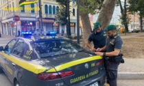 Pane e prodotti di pasticceria senza etichetta, sequestrato un quintale e mezzo di alimenti irregolari