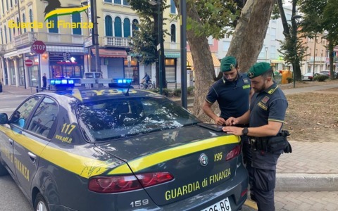 Scoperti 7 lavoratori in nero in due ristoranti del Rodigino