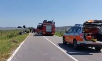 Auto sbanda in curva e finisce fuori strada, morto un 49enne di Occhiobello