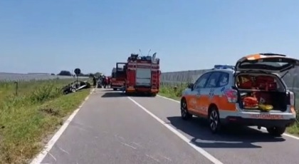 Auto sbanda in curva e finisce fuori strada, morto un 49enne di Occhiobello