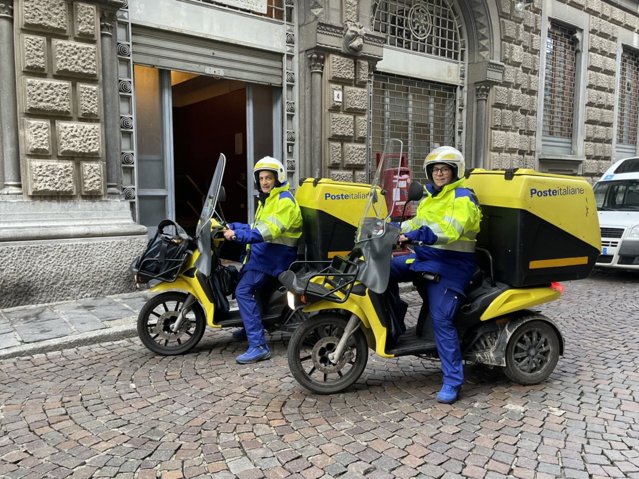 La flotta di Poste Italiane viaggerà con i biocarburanti di Enilive