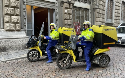 La flotta di Poste Italiane viaggerà con i biocarburanti di Enilive