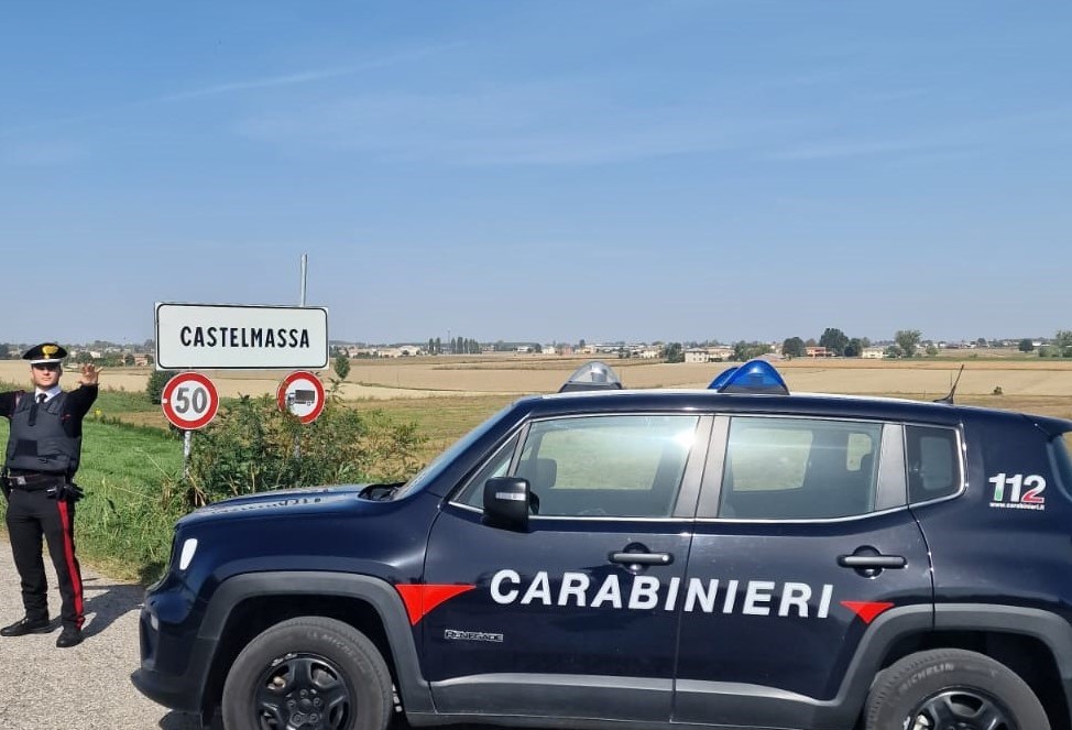 Sottoscrive un’assicurazione Rc Auto al telefono, ma è tutto falso: scoperti i truffatori