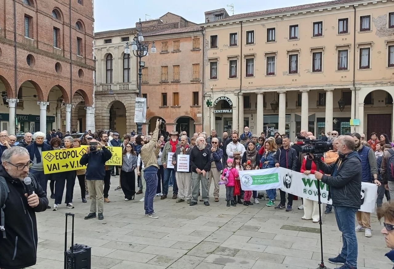 Convertire il sito Ecopol in un impianto di trattamento rifiuti pericolosi, a Rovigo la protesta per dire no