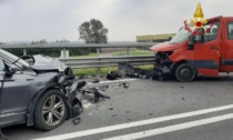 Semi frontale tra un'auto e un furgone sulla SS 309 a Porto Viro: cinque mezzi coinvolti e dieci feriti