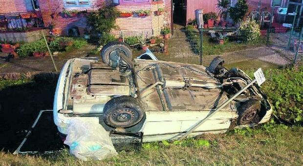 Fuoriuscita autonoma di un’auto a Stienta: coinvolta un’intera famiglia, morta la nonna