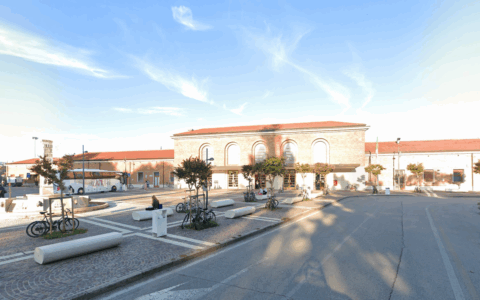 Lite davanti alla stazione di Rovigo degenera in un’aggressione con taglierino, arrestato 29enne