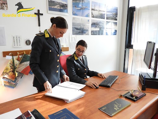 Scoperti sette lavoratori in nero in un club per scambisti a Rovigo