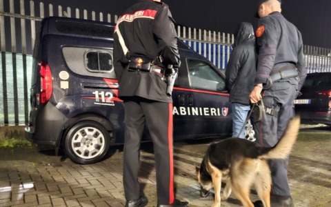 Arrestato un 45enne per spaccio, sequestrato mezzo chilo di droga