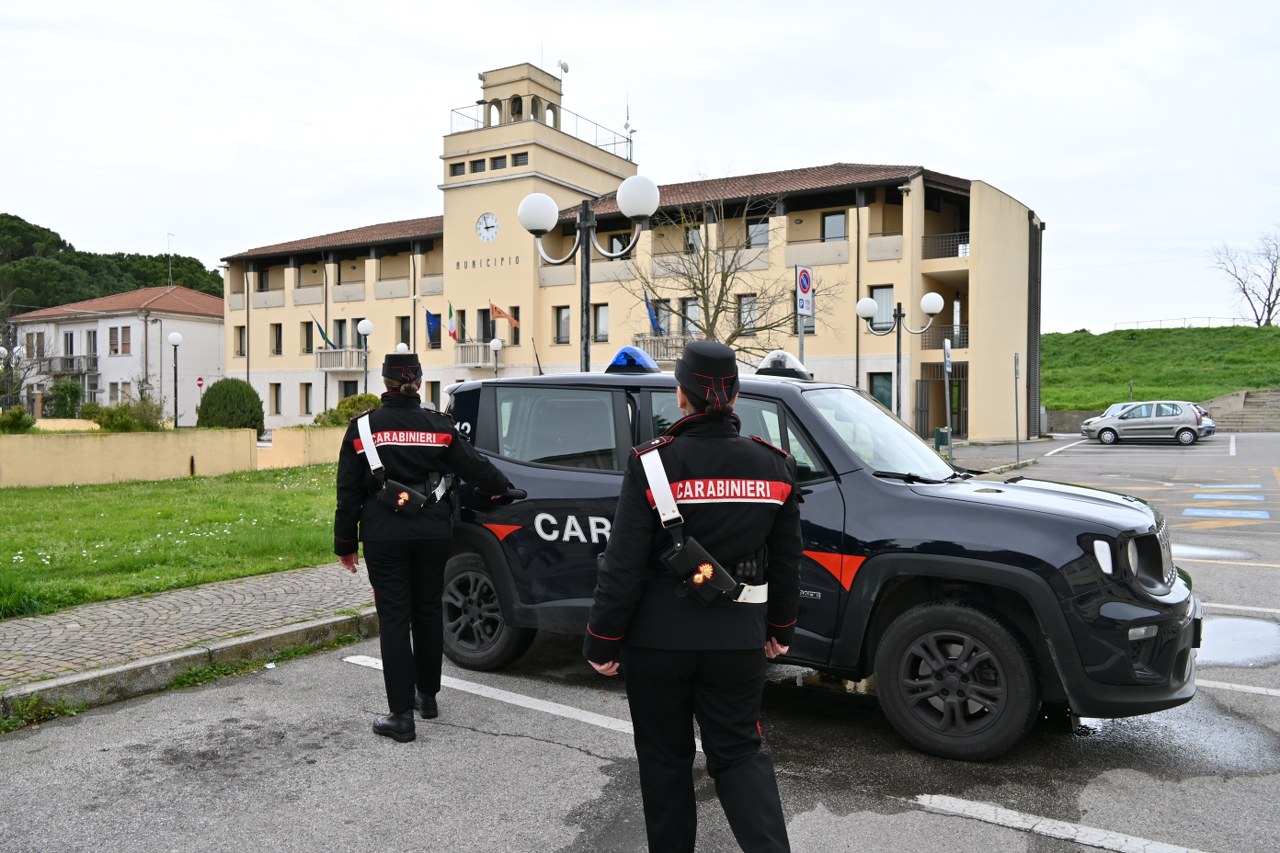 Usano banconote false per pagarsi da mangiare in un ristorante di Porto Tolle