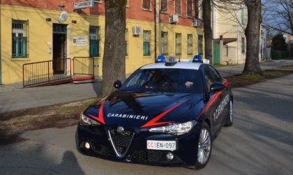 Carabinieri aggrediti durante un intervento per fermare una lite