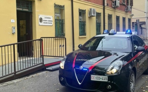 Scappa dai carabinieri dopo il controllo: 60enne era ubriaco e drogato