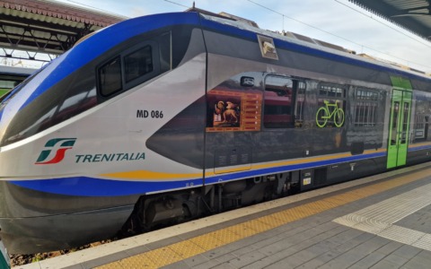 Il mare è più vicino a Rovigo: parte il Chioggia Line, il treno estivo per Sottomarina e il Delta del Po