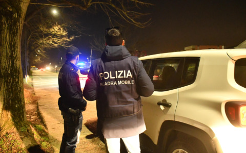 Dai domiciliari al carcere il rumeno che sabato accoltellò l’albanese in centro
