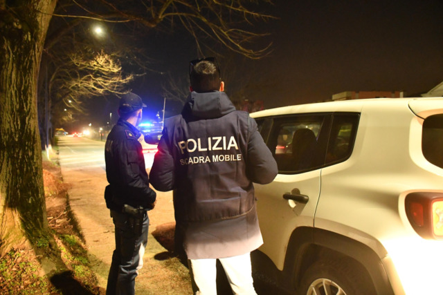Dai domiciliari al carcere il rumeno che sabato accoltellò l’albanese in centro