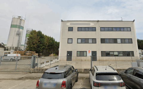 Maxi incendio alla Be Ambiente: vigili del fuoco al lavoro per ore