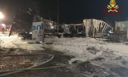Incendio in una ditta di fuochi d’artificio a Melara, un ferito