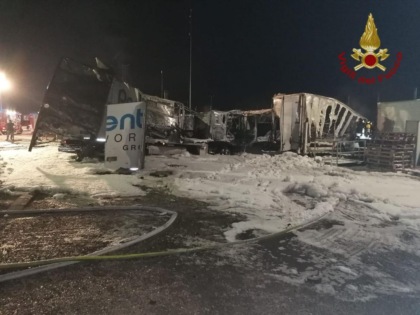 Incendio in una ditta di fuochi d’artificio a Melara, un ferito