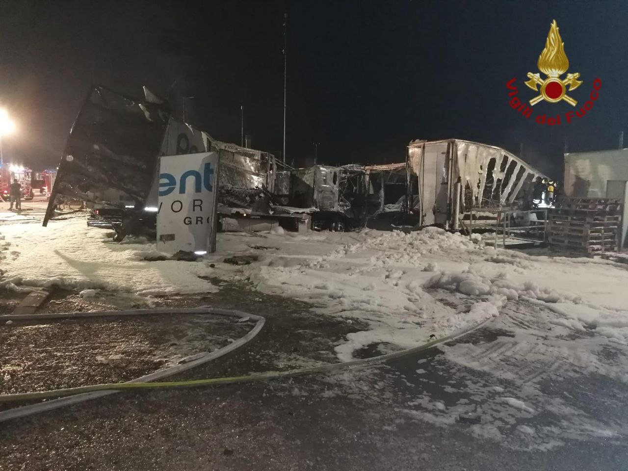 Incendio in una ditta di fuochi d’artificio a Melara, un ferito