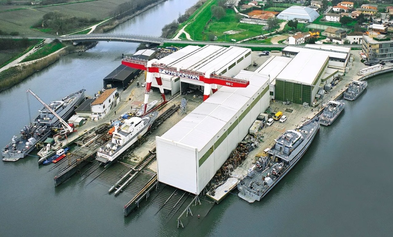 Trovate due mitragliatrici nel cantiere navale di Adria, aperta un’inchiesta sul ritrovamento