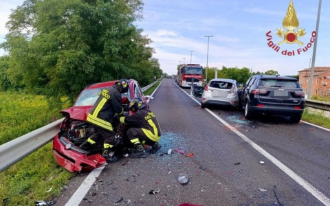 Tre auto coinvolte in un incidente stradale a Rosolina, un ferito portato in ospedale in elicottero