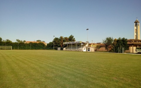 Oca Marina, scoppia un petardo sugli spalti: due feriti e partita sospesa