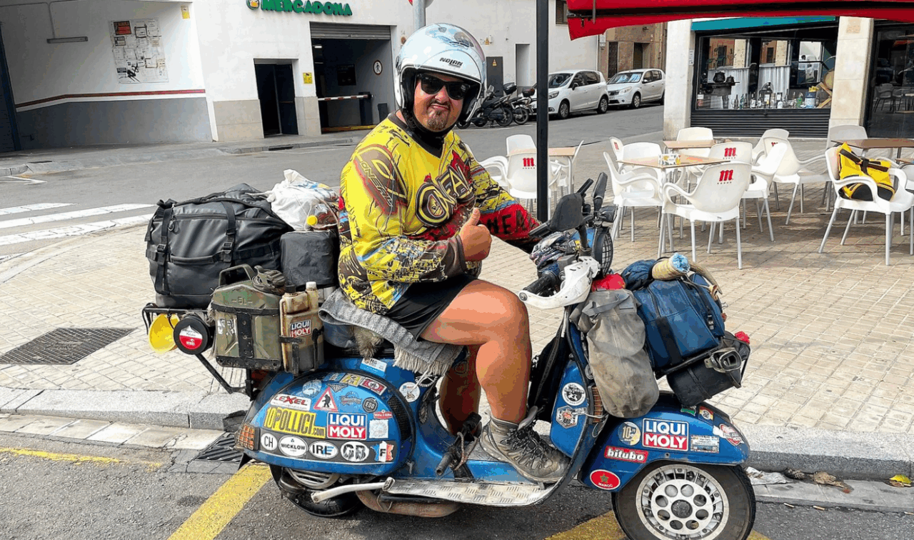 L’impresa di Dario Vigo: ha percorso 10.500 km in sella a una vespa da Rovigo… fino in Senegal
