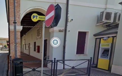 Fanno saltare il “Postamat” minando anche l’agibilità dell’edificio del Comune