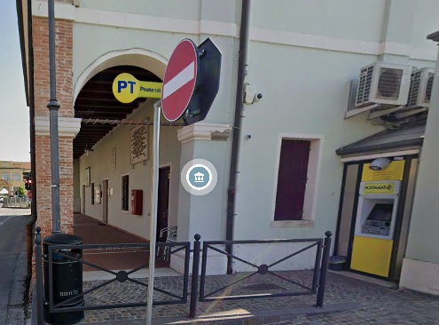 Fanno saltare il “Postamat” minando anche l’agibilità dell’edificio del Comune
