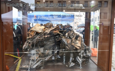 In mostra a Rovigo la teca coi resti della Fiat Croma blindata di Falcone: memoria della strage di Capaci