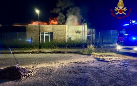 Incendio nell’ex piscina di Porto Viro