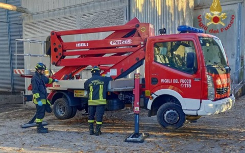 Precipita dal tetto di un silos a San Martino di Venezze, muore un operaio di 47 anni