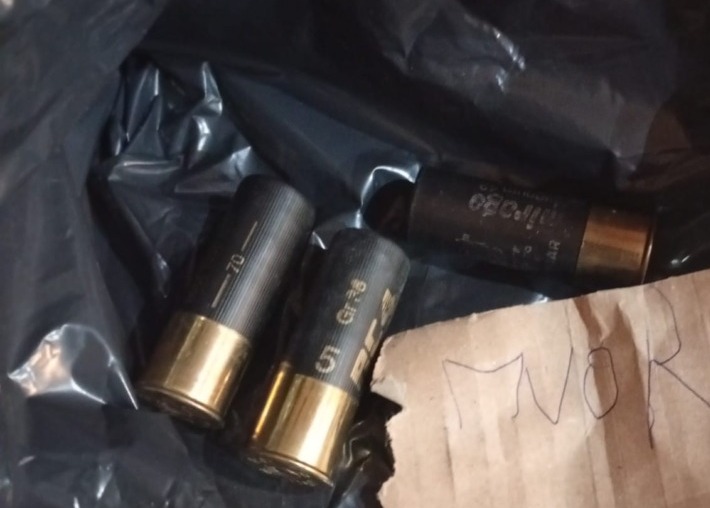 Animalista intimidita con cartucce lasciate nella buca delle lettere