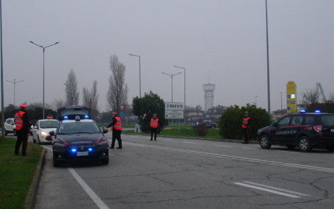 Sorpreso con un coltello a serramanico: denunciato un 29enne a Taglio di Po