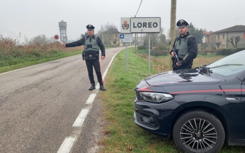 Ladro dormiglione a Loreo: 33enne sorpreso a dormire in un’auto appena rubata