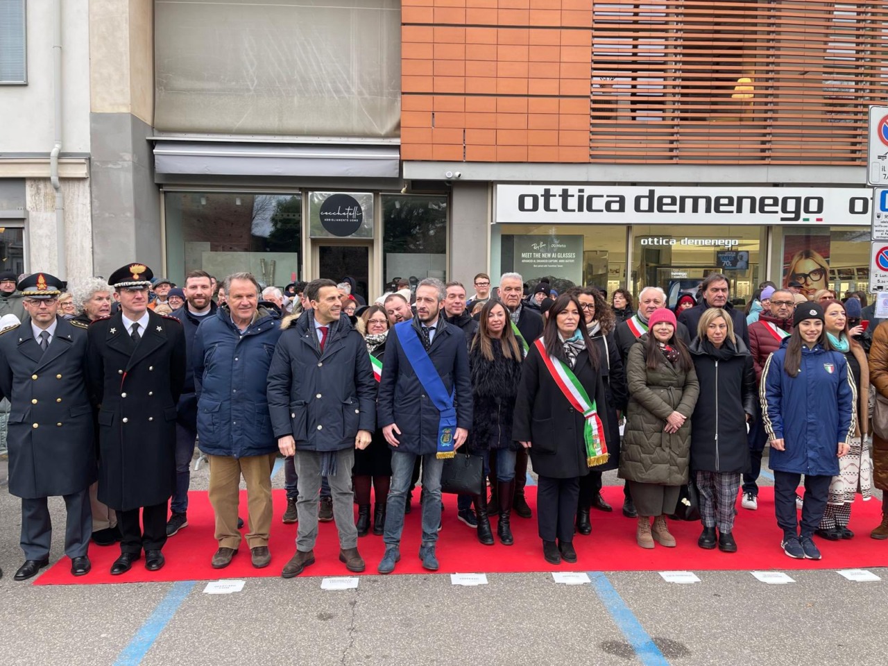 La fiaccola olimpica illumina Rovigo: celebrazione in piazza Matteotti